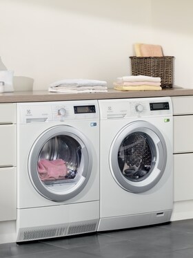 La lavadora UltraCare Eco junto a la secadora DelicateCare
