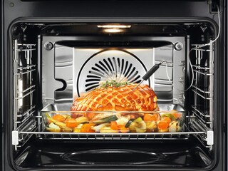 Pantalla de la sonda térmica de los alimentos y un horno de vapor Electrolux