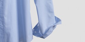 Camisa azul desabotonada