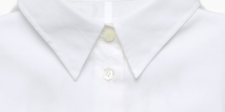Una camisa blanca perfectamente planchada