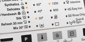 Panel con pantalla de la UltraCare Eco mostrando un ciclo de lavado en frío